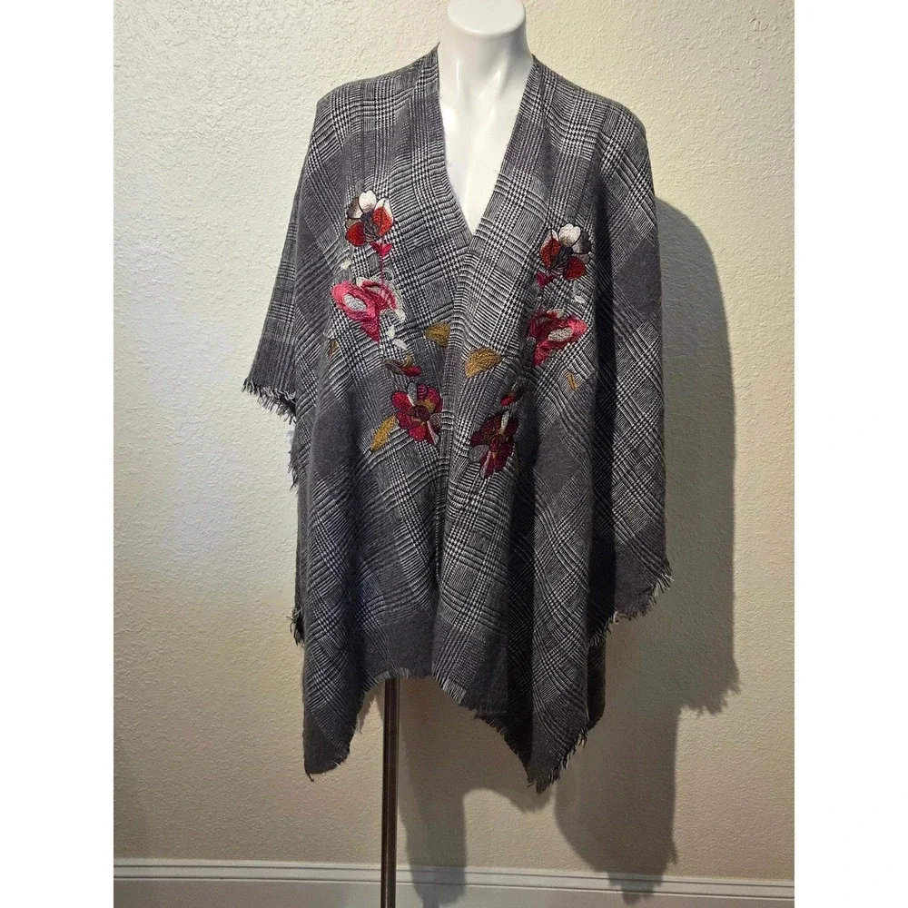 Christopher & Banks Poncho Wrap Grey Glen Plaid Floral Embroidered Fringe O size